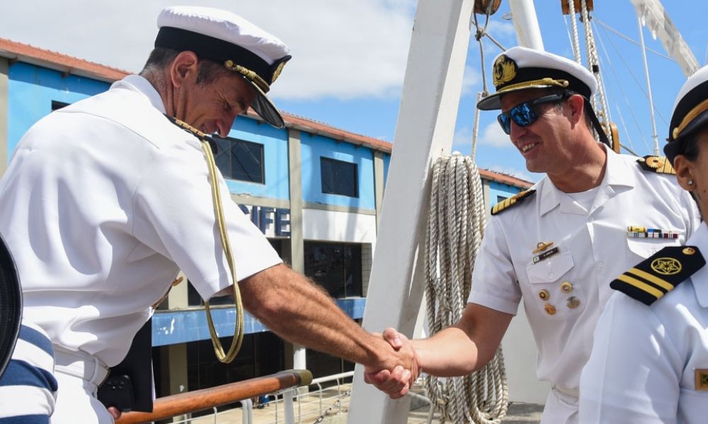 La fragata ARA Libertad llega a Recife