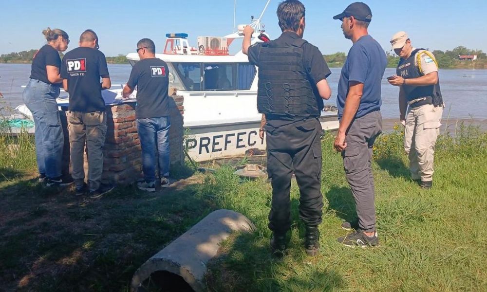Dos hombres muertos en una lancha a la deriva