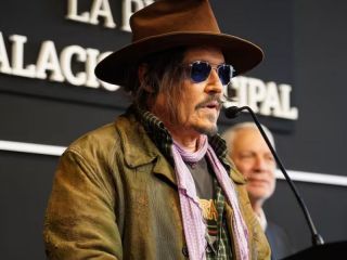 Johnny Depp desat una locura en La Plata: Recibi la llave de la ciudad y cautiv a miles de fans