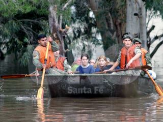 Cientos de evacuados por inundaciones