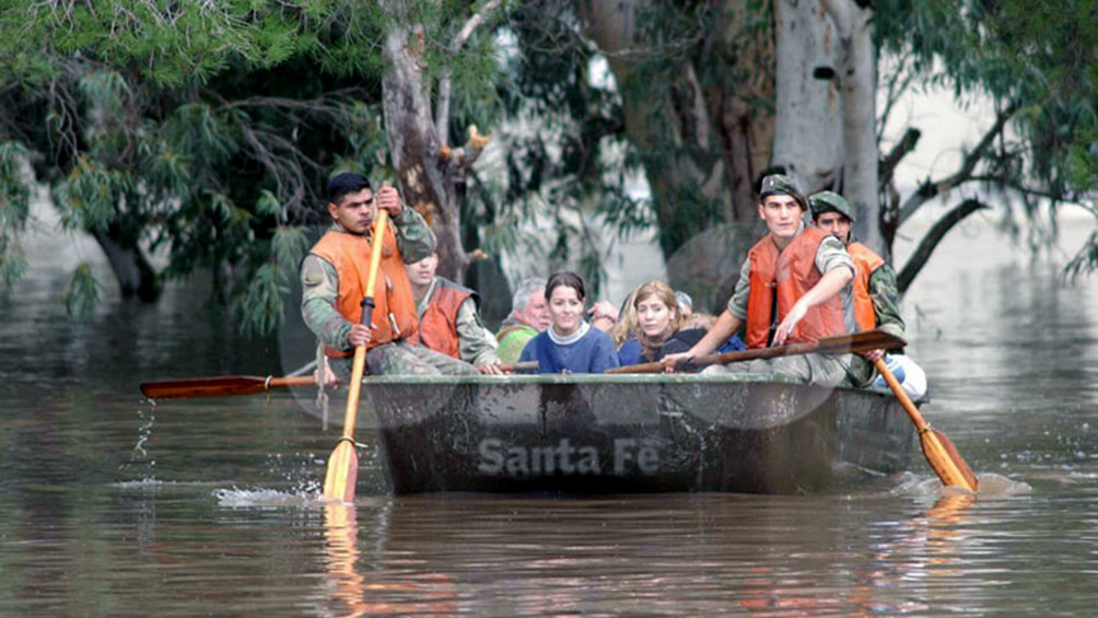 Cientos de evacuados por inundaciones al sur de Santa Fe