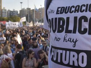 Docentes universitarios van al paro nacional por 72 horas en reclamo de mejoras salariales