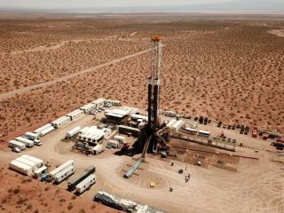 YPF apuesta fuerte a Vaca Muerta: Anunció una inversión récord de USD 25 mil millones y promete miles de empleos