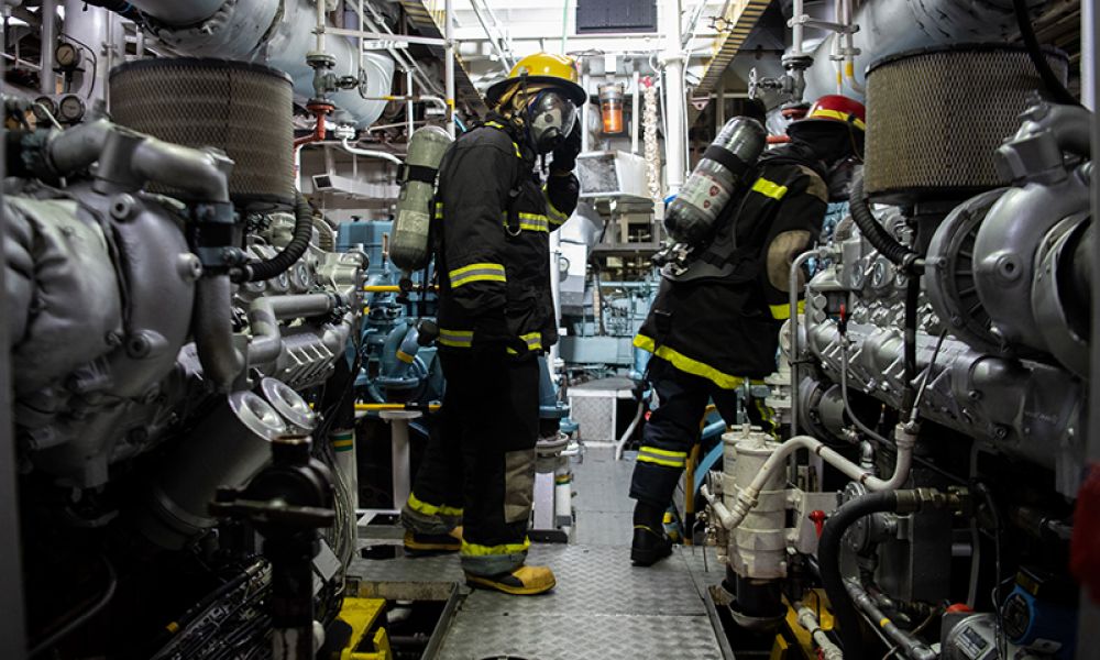 Entrenamientos intensivos a bordo de la Fragata ARA Libertad