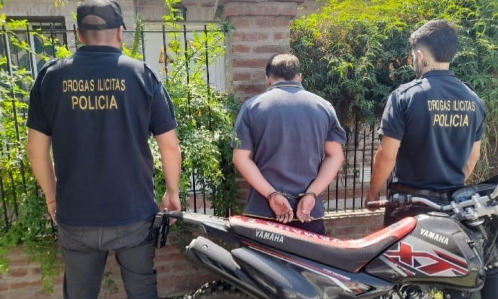 Caen detenidos dos jóvenes por comercio de drogas Caen detenidos dos jóvenes por comercio de drogas