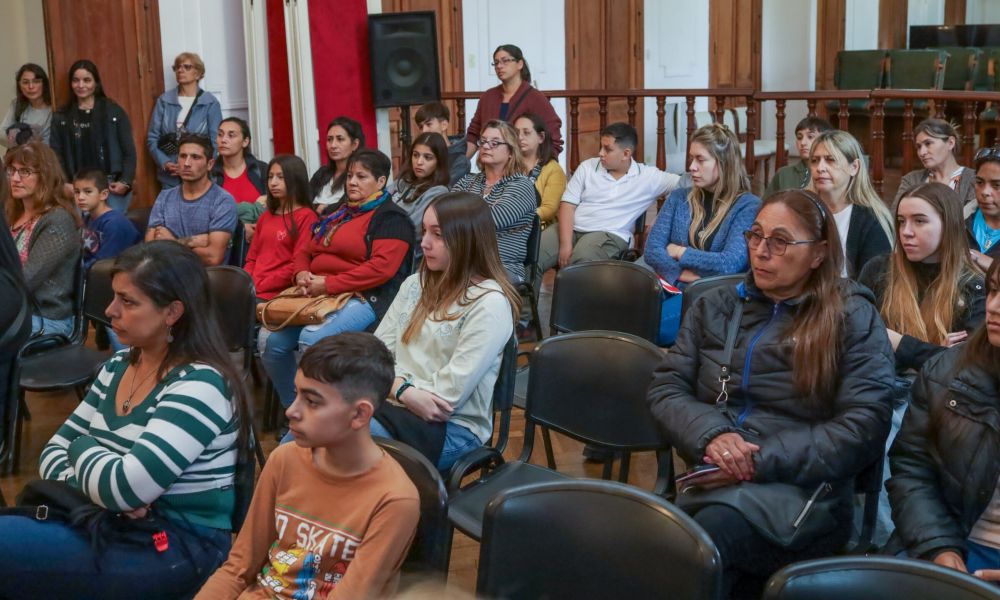 Se entregaron 110 becas estudiantiles