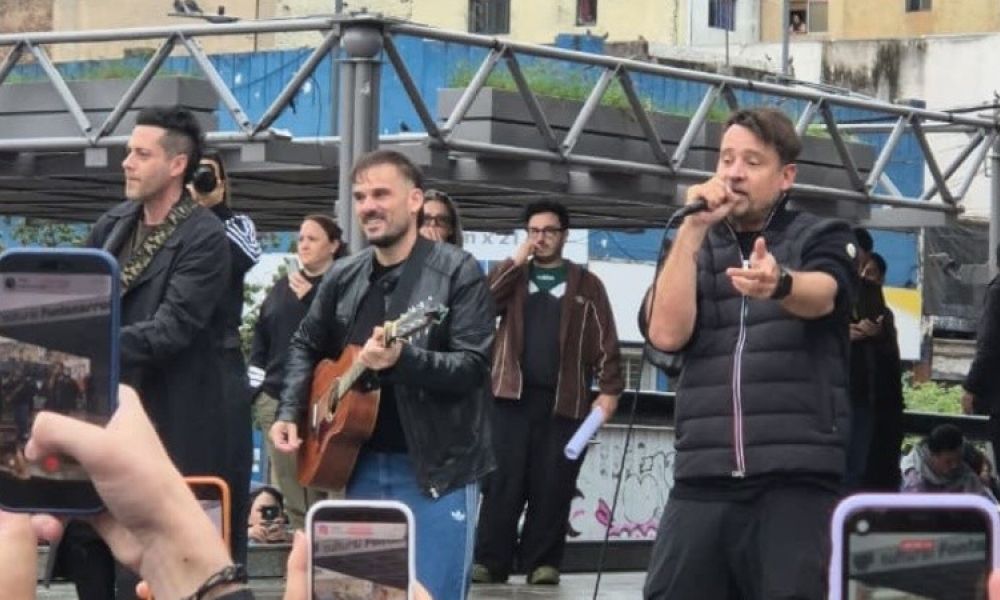 Tan Biónica irrumpió con un show sorpresa