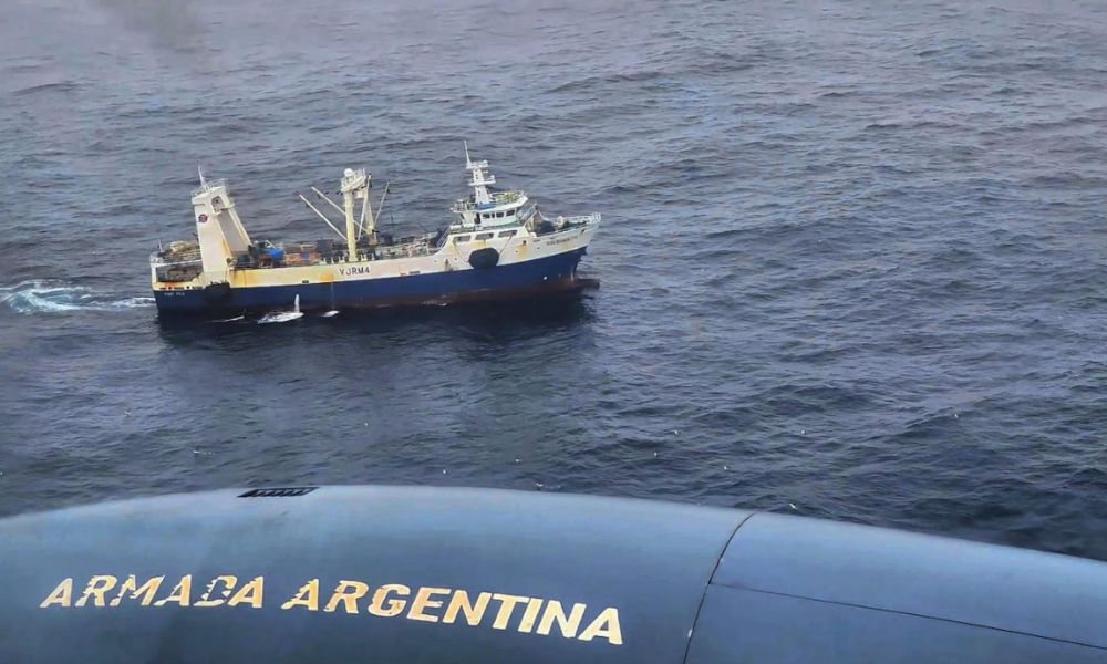 ¿Qué hacen los buques de la Armada en el Atlántico Sur?