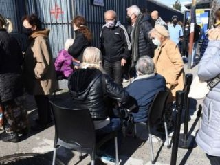 Investigan la muerte de una mujer en un vacunatorio tras recibir una segunda dosis