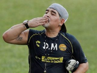 Maradona muere a los 60 a�os y conmueve al mundo entero