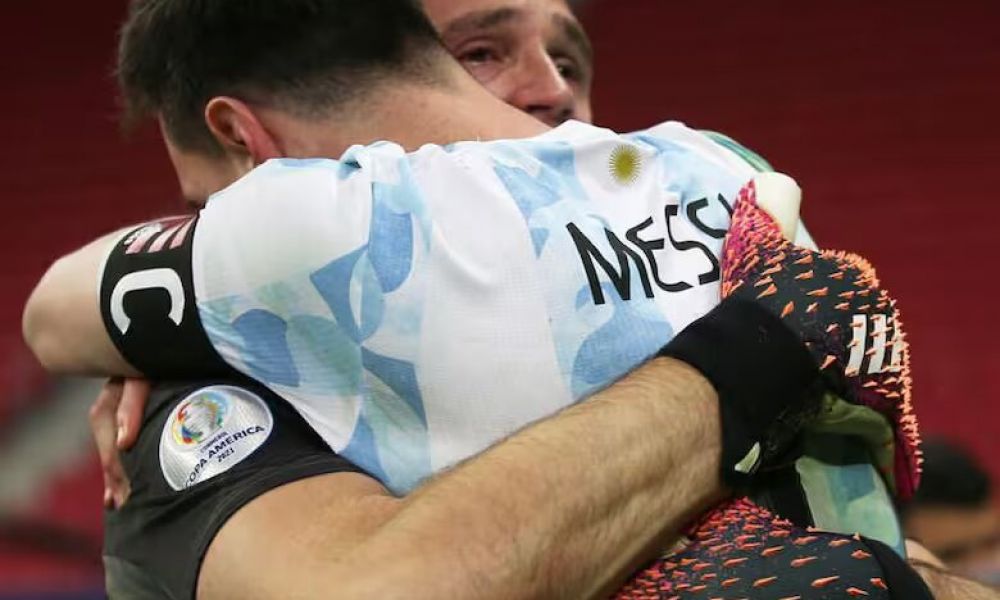 Dibu Martínez: De niño rechazado a héroe mundial