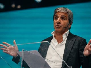 Caputo explicó por qué subió el riesgo país y anticipó más reformas: «No queremos que el peso se siga devaluando»