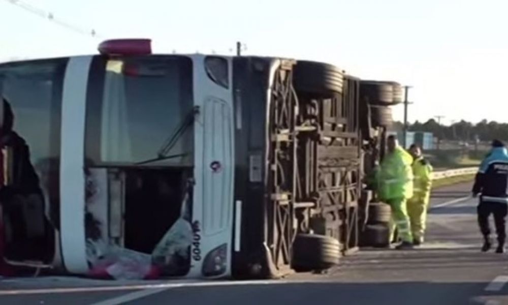 Vuelco de micro a Villa Gesell deja 15 heridos