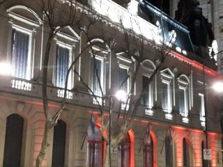 Por qu el Palacio Municipal es iluminado con luces naranjas?