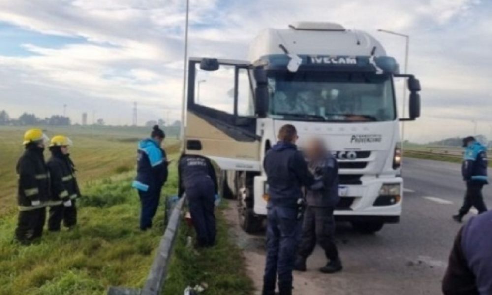 Hallan sin vida a un hombre dentro de un camión
