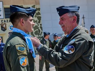 El primer vuelo solo: Un hito en la carrera de un aviador de combate