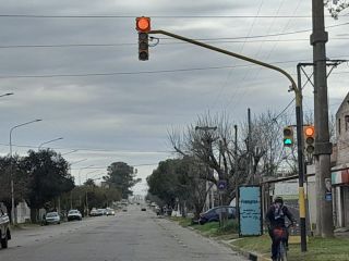 Mejoras en la seguridad vial: Nuevos semáforos para ciclistas en Pergamino
