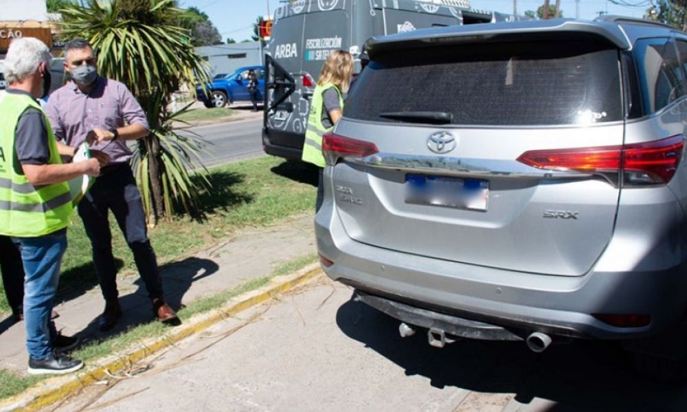 ARBA difunde listado de autos con deudas de patentes