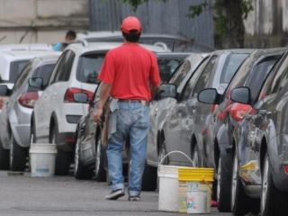 Trapitos y limpiavidrios: Impulsan una ley para arrestarlos hasta 90 días y endurecer las sanciones