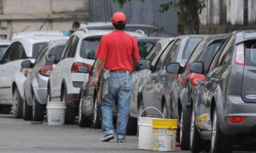 Trapitos y limpiavidrios: Impulsan una ley para arrestarlos