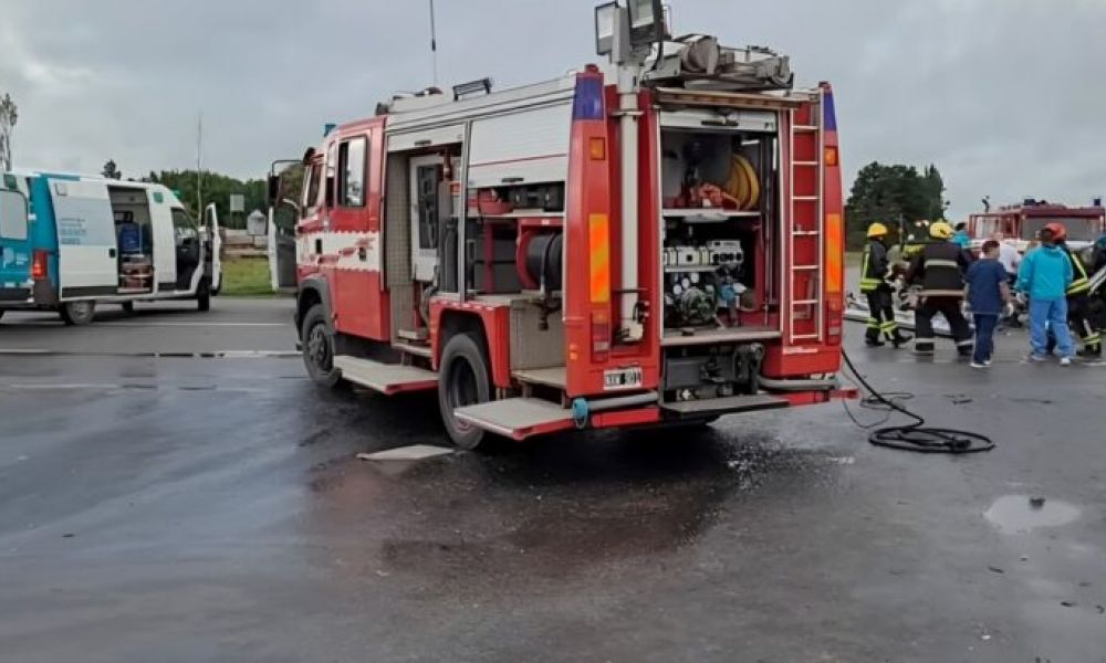 Cuatro policías muertos en trágico choque en Ruta 7