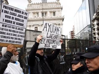 Otra marcha de jubilados con tensin frente al Congreso