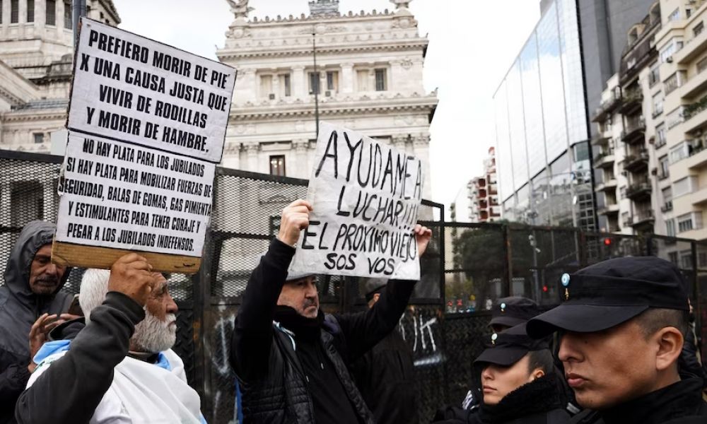 Otra marcha de jubilados con tensión frente al Congreso
