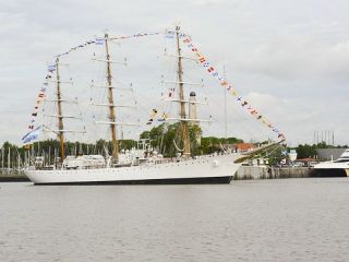 La fragata ARA Libertad culmina su 52 Viaje de Instruccin: un regreso triunfal a Buenos Aires
