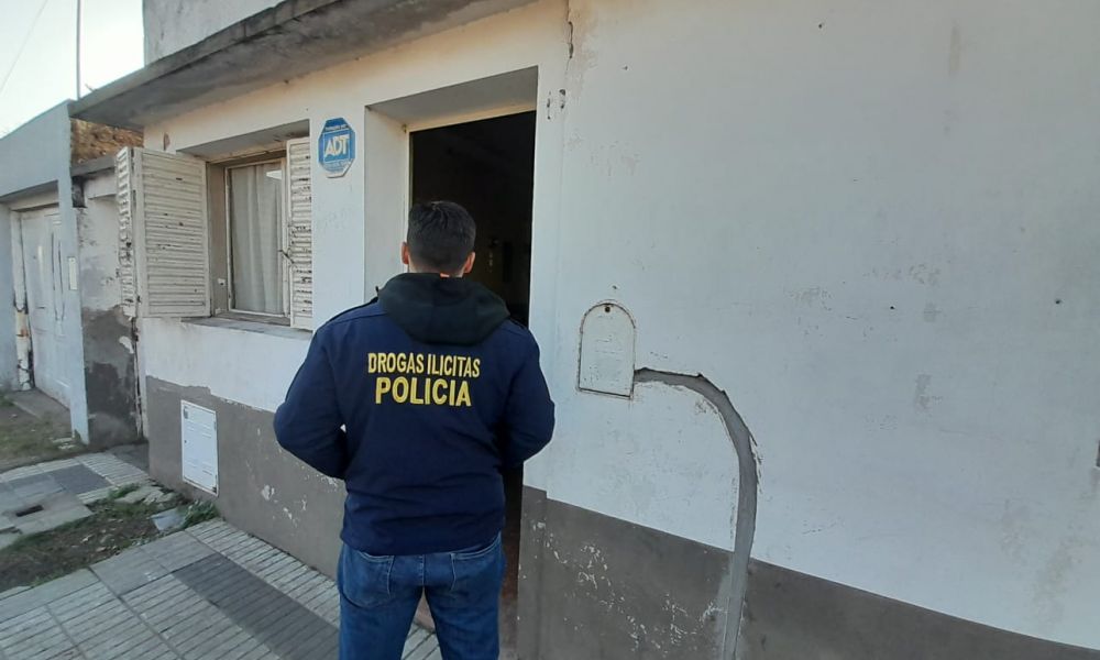 Dos hermanos arrestados por venta de drogas en Pergamino