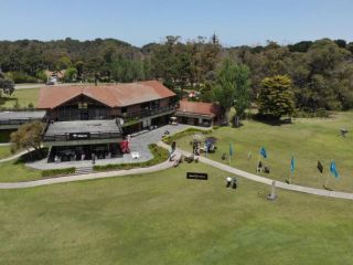 Pinamar: Club de Golf sanciona a los agresores de una mujer que tomaba mate