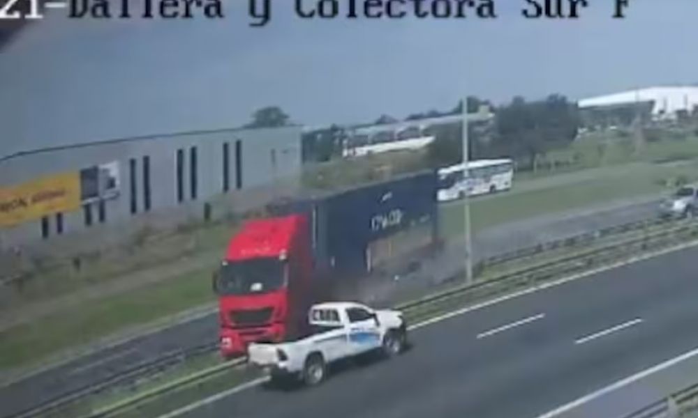 Tres muertos tras un violento choque en Campana