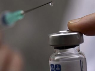 Llegaron al pa�s las primeras 580 mil dosis de la vacuna Covishield elaboradas en India