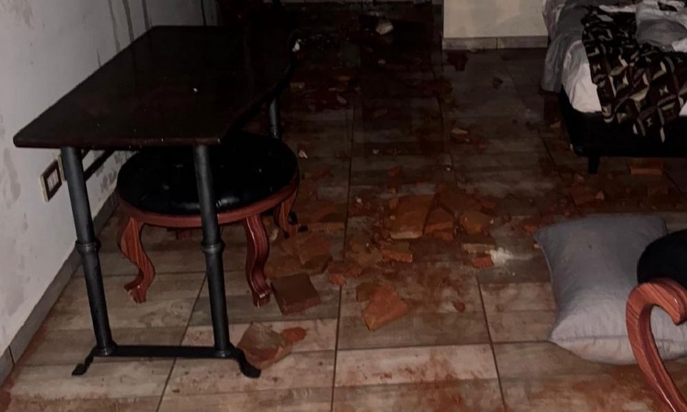 Temporal arranca el techo de un hotel en Córdoba