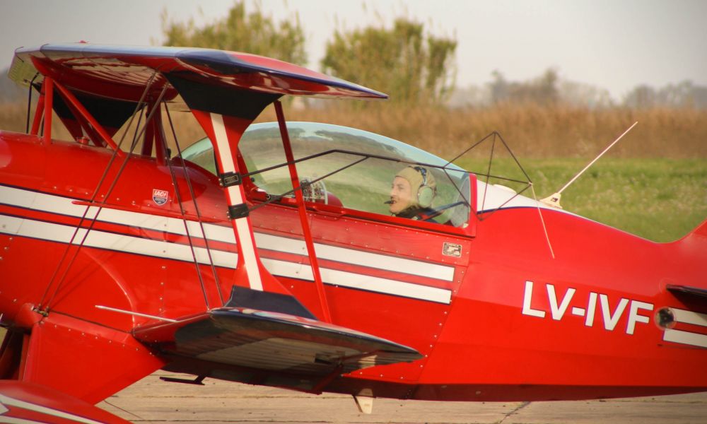 Entrenamiento de pilotos de acrobacia en Aeroclub Pergamino