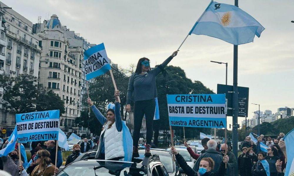 Banderazo contra el Gobierno en todo el país