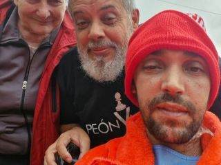 Una sonrisa en el balcón: Pablo Grillo reapareció tras 55 días en terapia intensiva