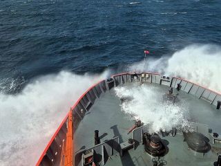 Rumbo al coraz�n del hielo: El ARA �Almirante Ir�zar� retoma su misi�n ant�rtica