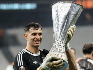 Alarma en la Selección: El Dibu Martínez reveló que jugó lesionado la final de la Europa League