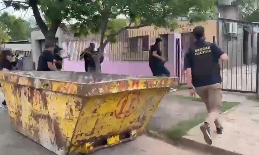 Operativo antidrogas en barrio 12 de Octubre: 5 detenidos