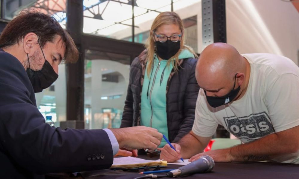 Pergaminenses ya cuentan con la escritura de su vivienda