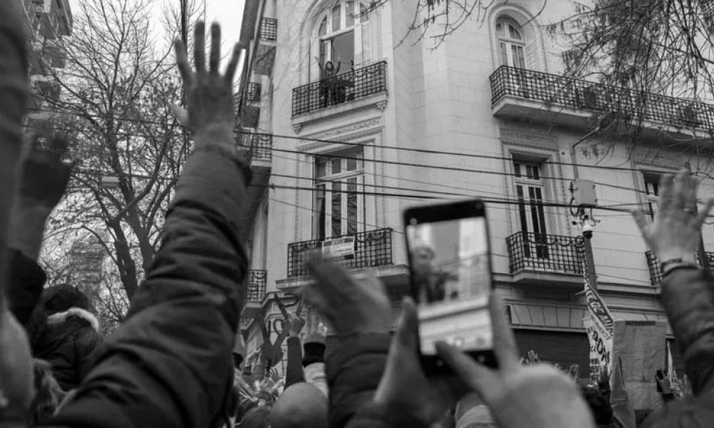 Los vecinos de Cristina, los verdaderos presos del barrio
