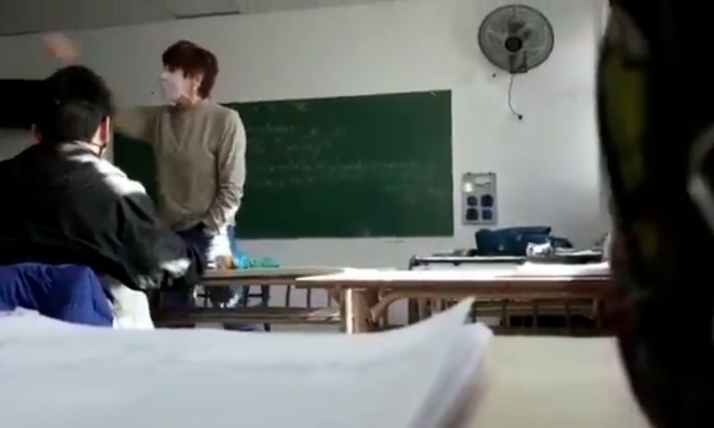 Proponen ley contra adoctrinamiento en escuelas