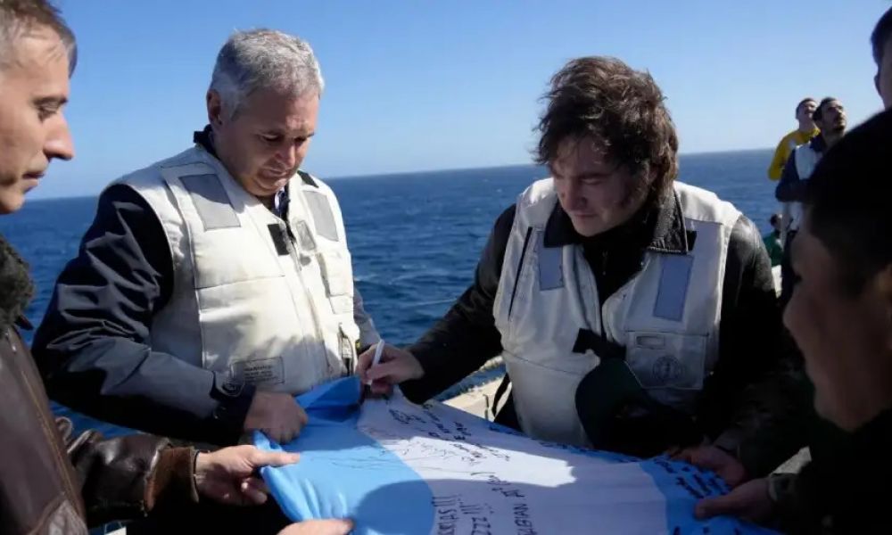 Milei se sube al poder naval de EE.UU.