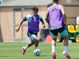 Argentina ajusta los últimos detalles antes del duelo ante Cabo Verde: Scaloni intensifica el trabajo táctico