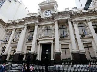 El gobierno interviene en el mercado del dlar contado con liqui para bajar la brecha cambiaria