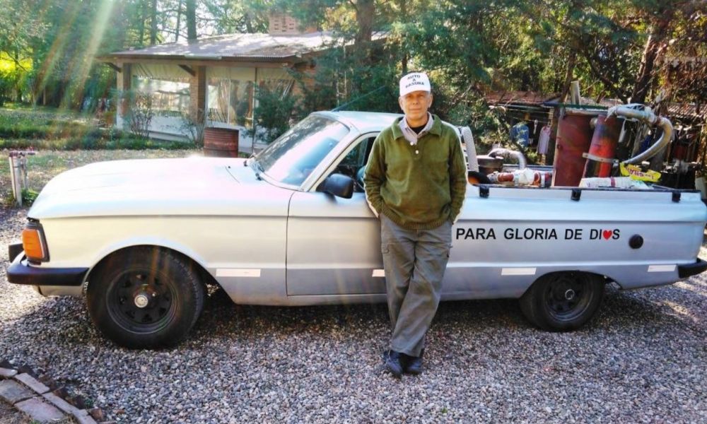 Edmundo Ramos y su auto basura