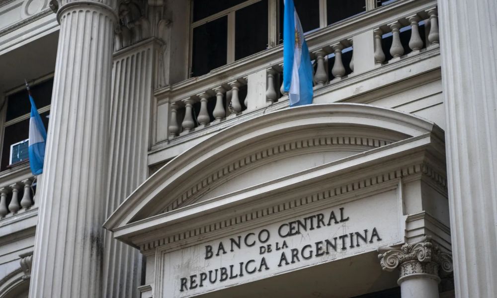 Profesionales podrán ingresar dólares sin tope anual