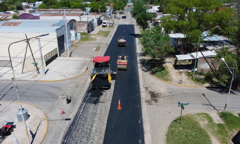 Empezó la pavimentación de Barrancas del Paraná