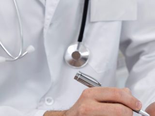 Residencias médicas: El Gobierno cambia el sistema y prioriza a los graduados argentinos