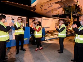 Lleg� al pa�s el vuelo de Aerol�neas Argentinas con 904 mil vacunas desde China